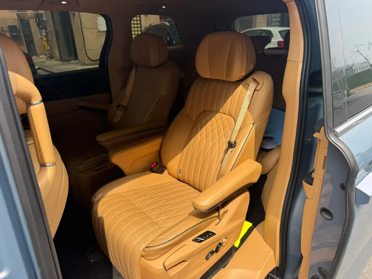 2022 Voyah Dream 1.5T 136HP L4 PHEV 25.57KWH,autocango,china used car exporter,china ev exporter,chinese used car exporter,chinese used ev exporter