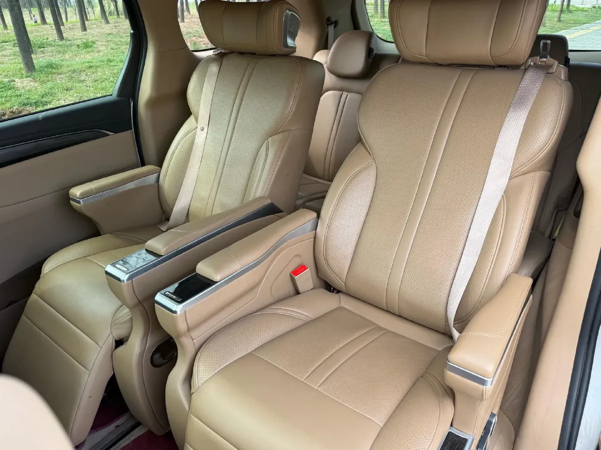 2021 Buick GL8 2.0T 237HP L4 9AT,autocango,china used car exporter,china ev exporter,chinese used car exporter,chinese used ev exporter