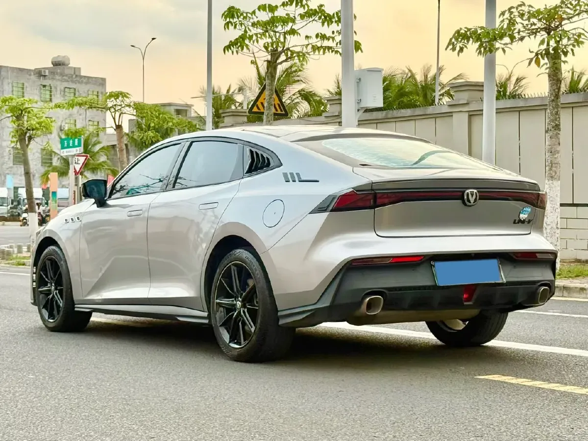 2023 ChangAn UNI-V iDD 1.5T 170HP L4 6TCT PHEV 18.4KWH,autocango,china used car exporter,china ev exporter,chinese used car exporter,chinese used ev exporter