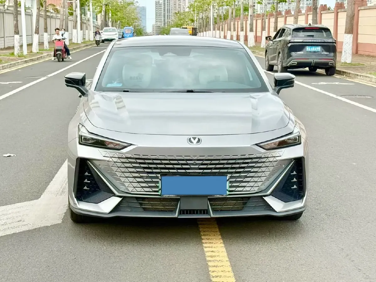2023 ChangAn UNI-V iDD 1.5T 170HP L4 6TCT PHEV 18.4KWH,autocango,china used car exporter,china ev exporter,chinese used car exporter,chinese used ev exporter