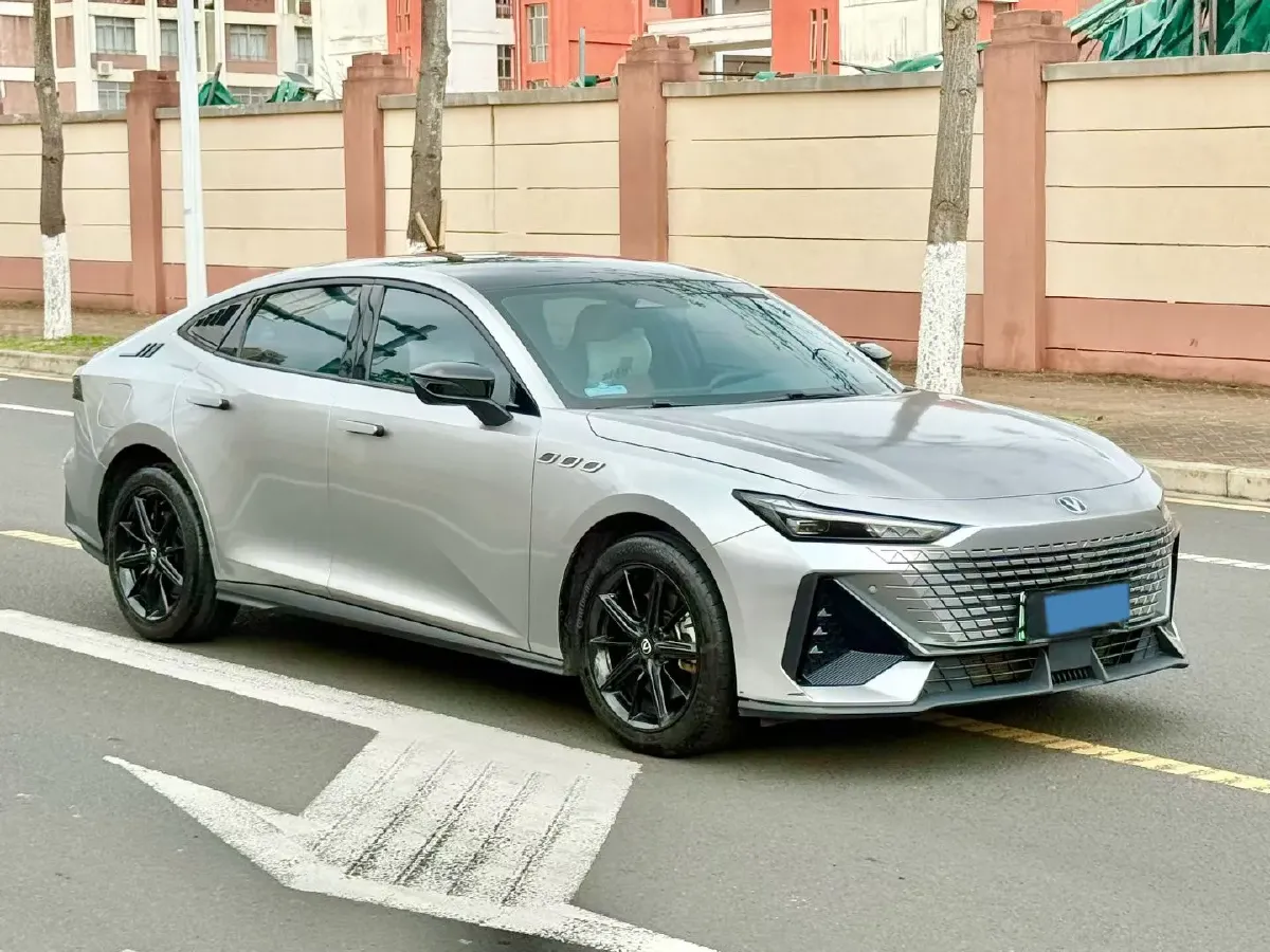 2023 ChangAn UNI-V iDD 1.5T 170HP L4 6TCT PHEV 18.4KWH,autocango,china used car exporter,china ev exporter,chinese used car exporter,chinese used ev exporter