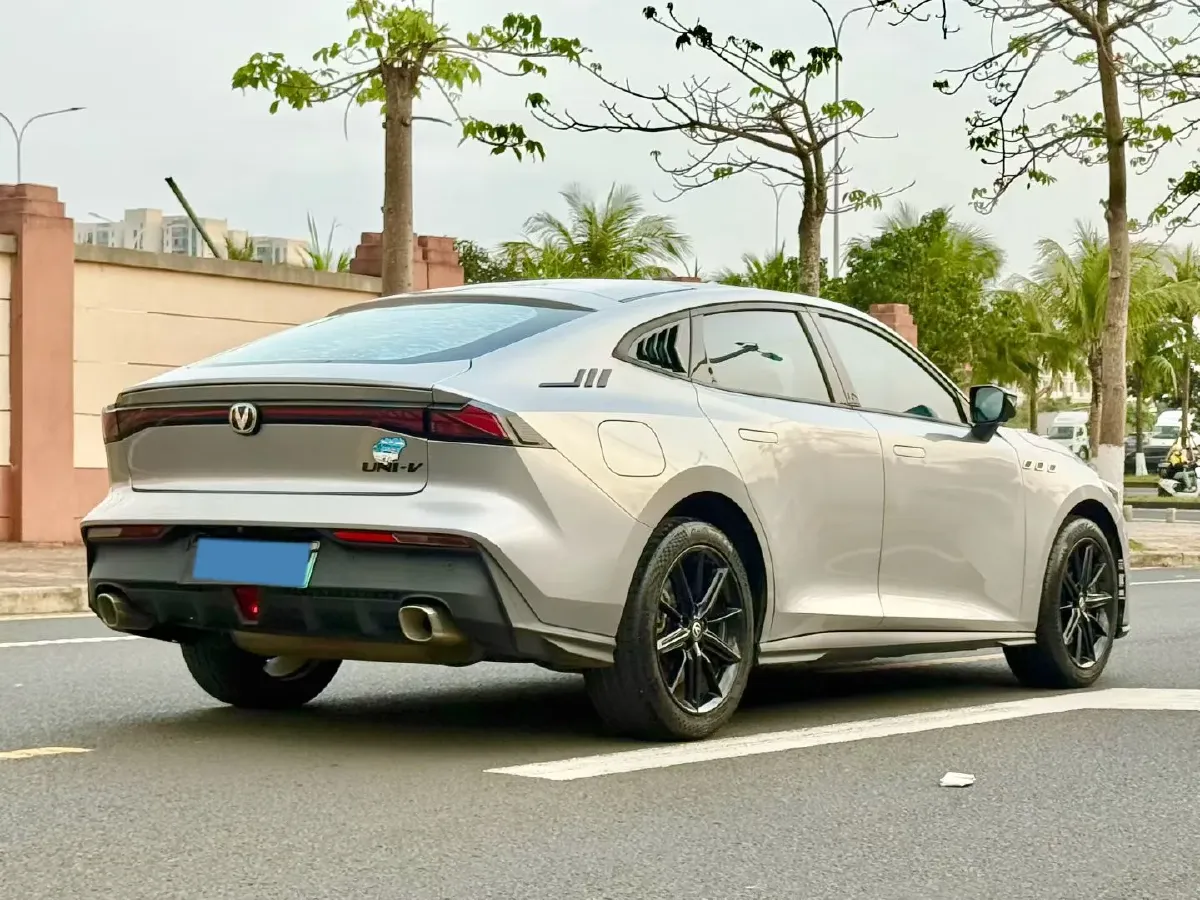 2023 ChangAn UNI-V iDD 1.5T 170HP L4 6TCT PHEV 18.4KWH,autocango,china used car exporter,china ev exporter,chinese used car exporter,chinese used ev exporter