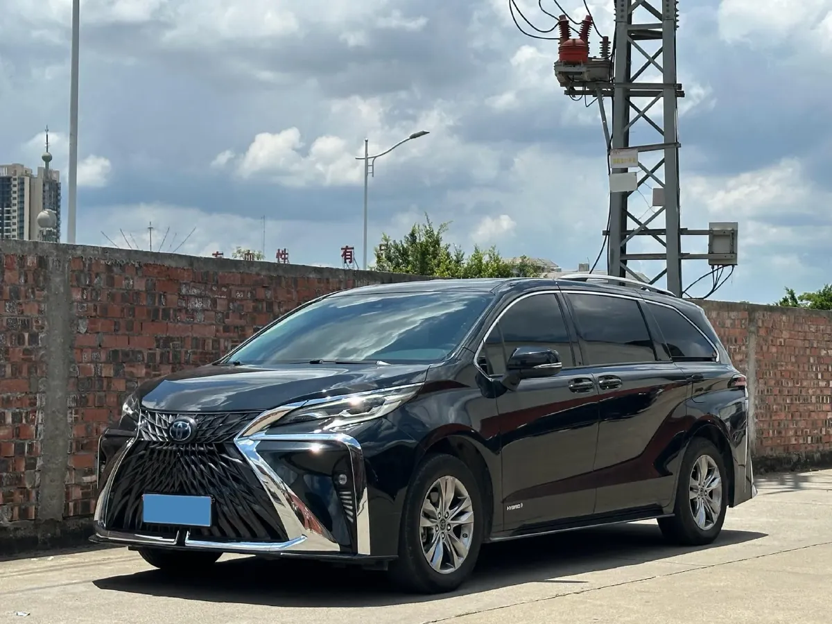 2023 Toyota Sienna 2.5L 189HP L4 E-CVT Hybrid,autocango,china used car exporter,china ev exporter,chinese used car exporter,chinese used ev exporter
