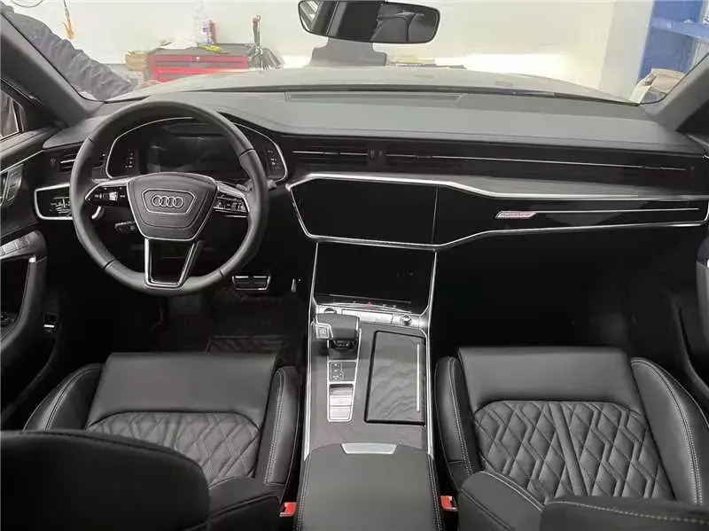 2025 Audi A6L 2.0T 245HP L4 7DCT,autocango,china used car exporter,china ev exporter,chinese used car exporter,chinese used ev exporter