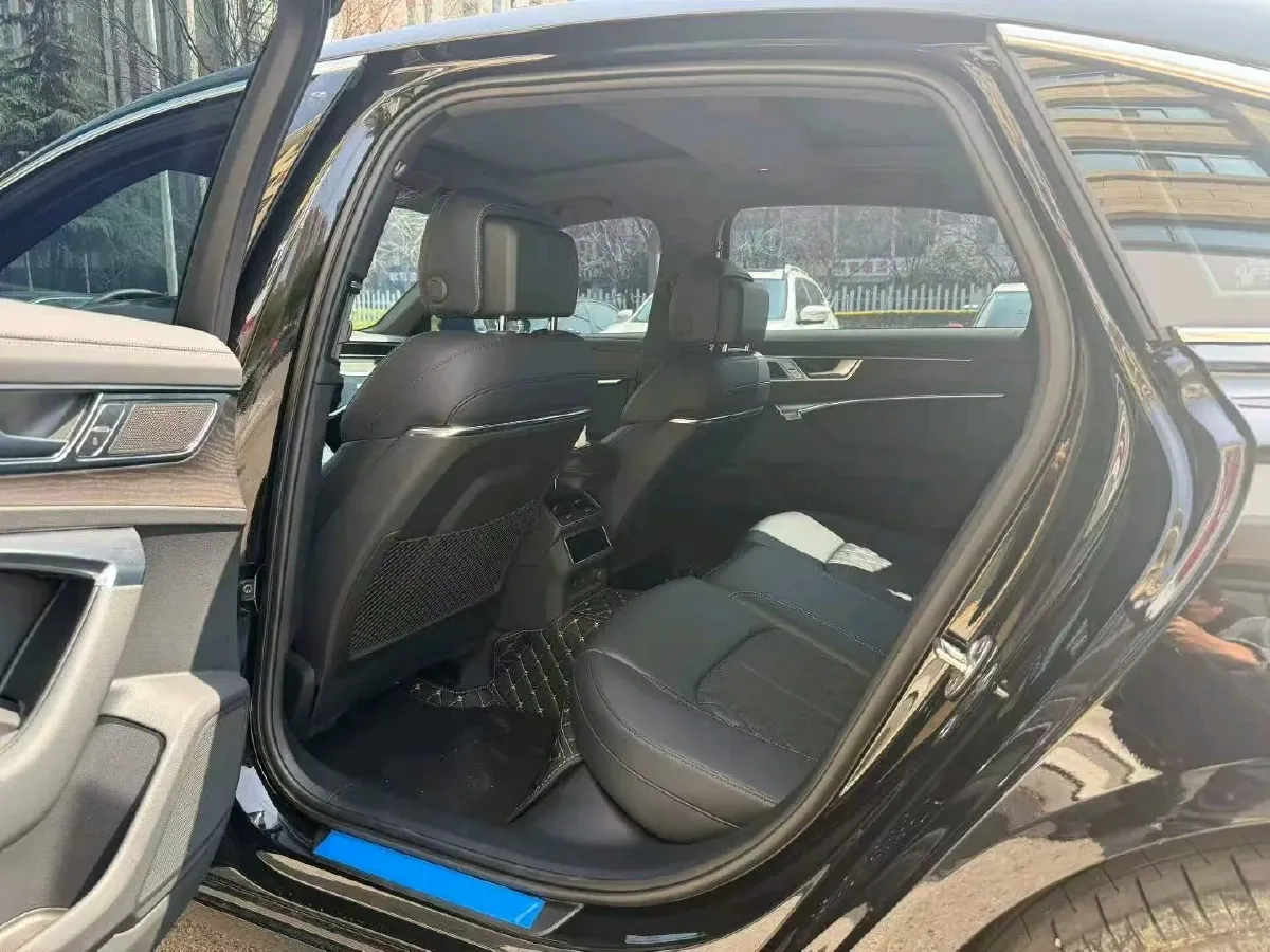 2025 Audi A6L 2.0T 245HP L4 7DCT,autocango,china used car exporter,china ev exporter,chinese used car exporter,chinese used ev exporter