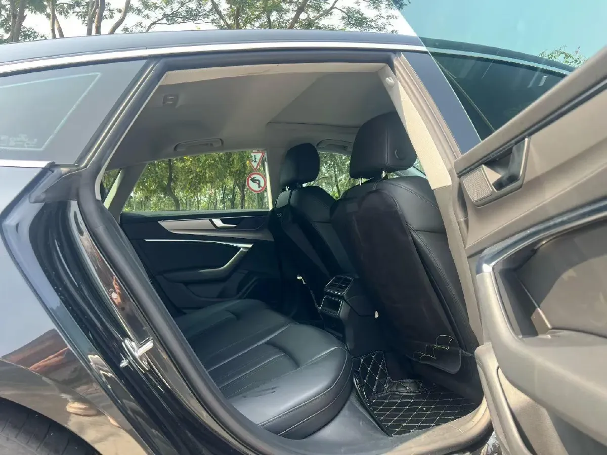 2020 Audi A7 2.0T 245HP L4 7DCT,autocango,china used car exporter,china ev exporter,chinese used car exporter,chinese used ev exporter