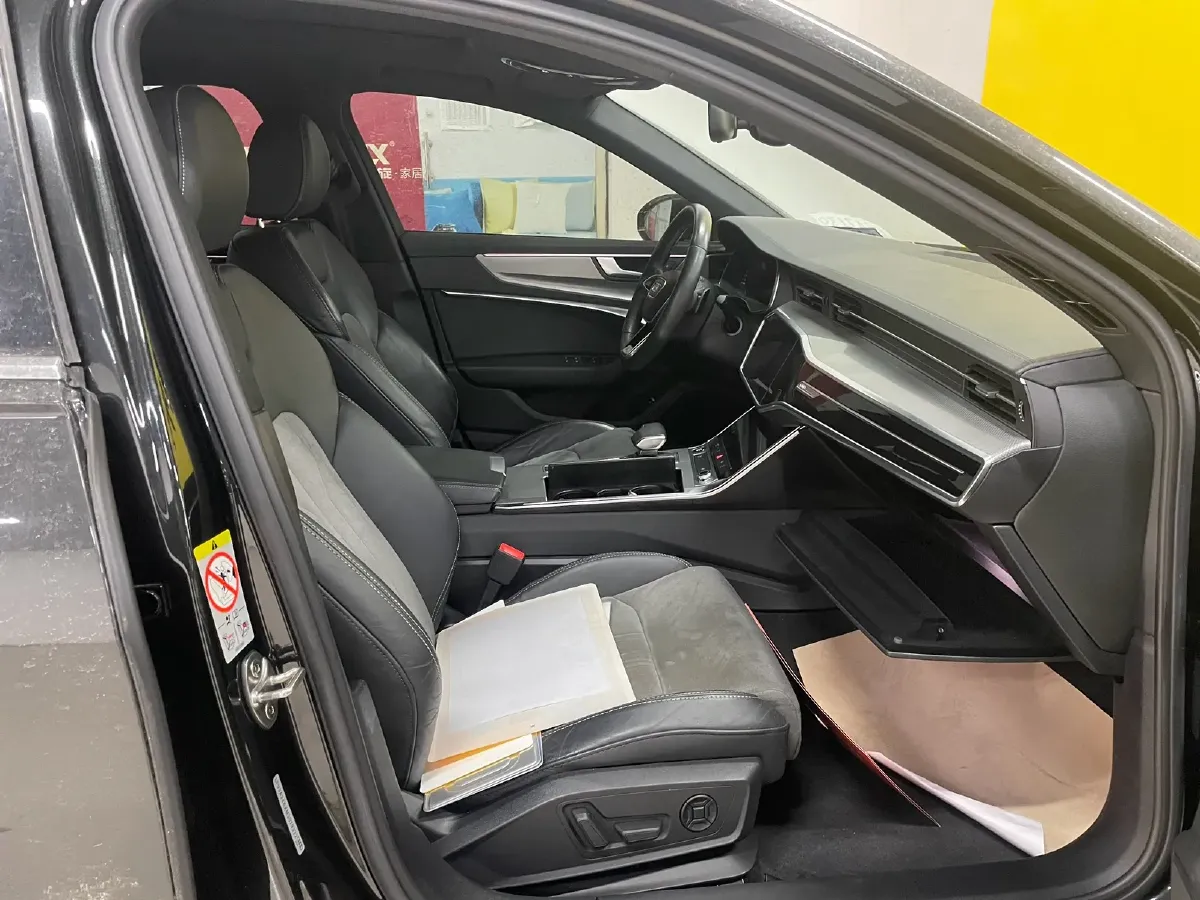 2021 Audi A6L 2.0T 190HP L4 7DCT,autocango,china used car exporter,china ev exporter,chinese used car exporter,chinese used ev exporter