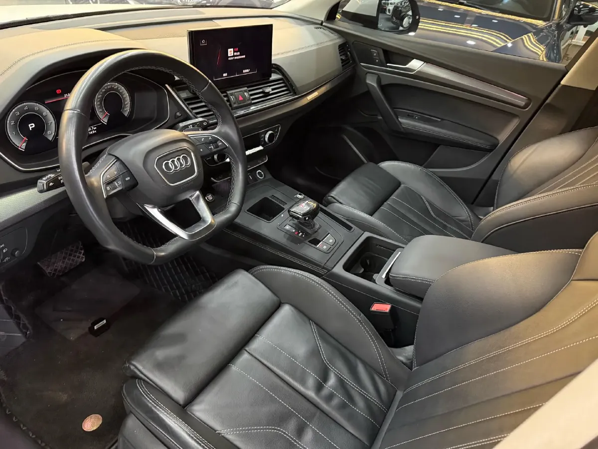 2022 Audi Q5L 2.0T 190HP L4 7DCT,autocango,china used car exporter,china ev exporter,chinese used car exporter,chinese used ev exporter