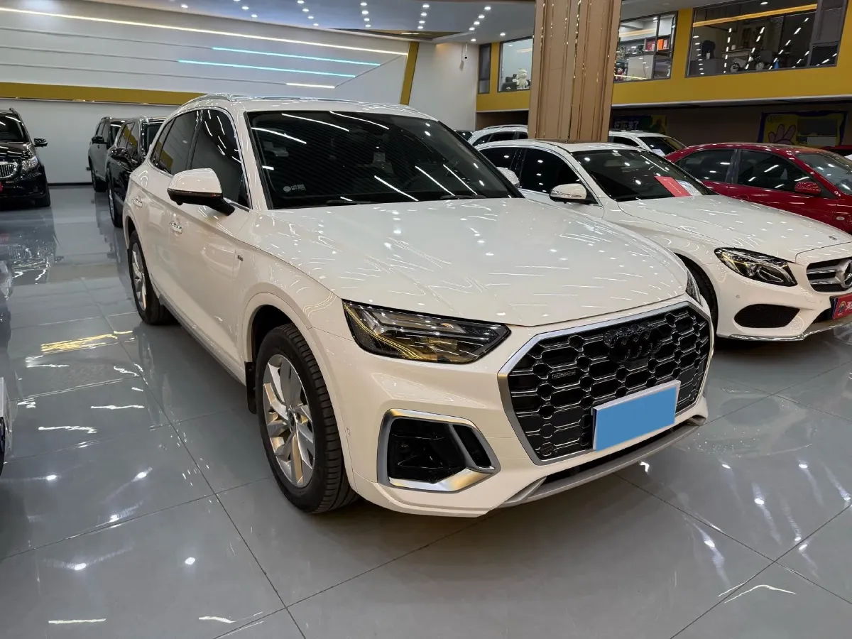 2022 Audi Q5L 2.0T 190HP L4 7DCT,autocango,china used car exporter,china ev exporter,chinese used car exporter,chinese used ev exporter