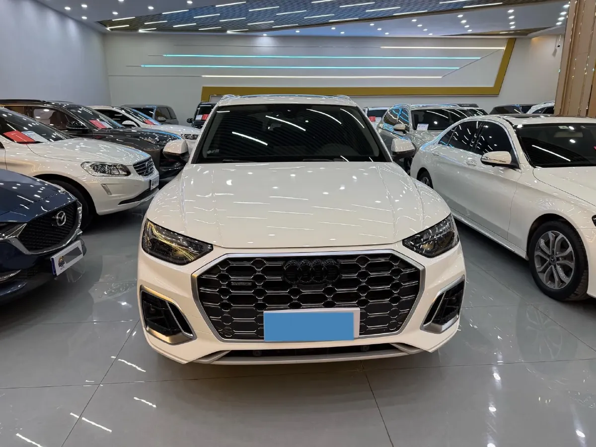 2022 Audi Q5L 2.0T 190HP L4 7DCT,autocango,china used car exporter,china ev exporter,chinese used car exporter,chinese used ev exporter