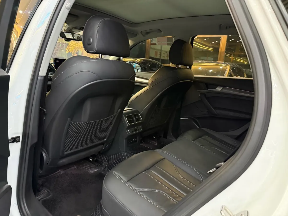 2022 Audi Q5L 2.0T 190HP L4 7DCT,autocango,china used car exporter,china ev exporter,chinese used car exporter,chinese used ev exporter