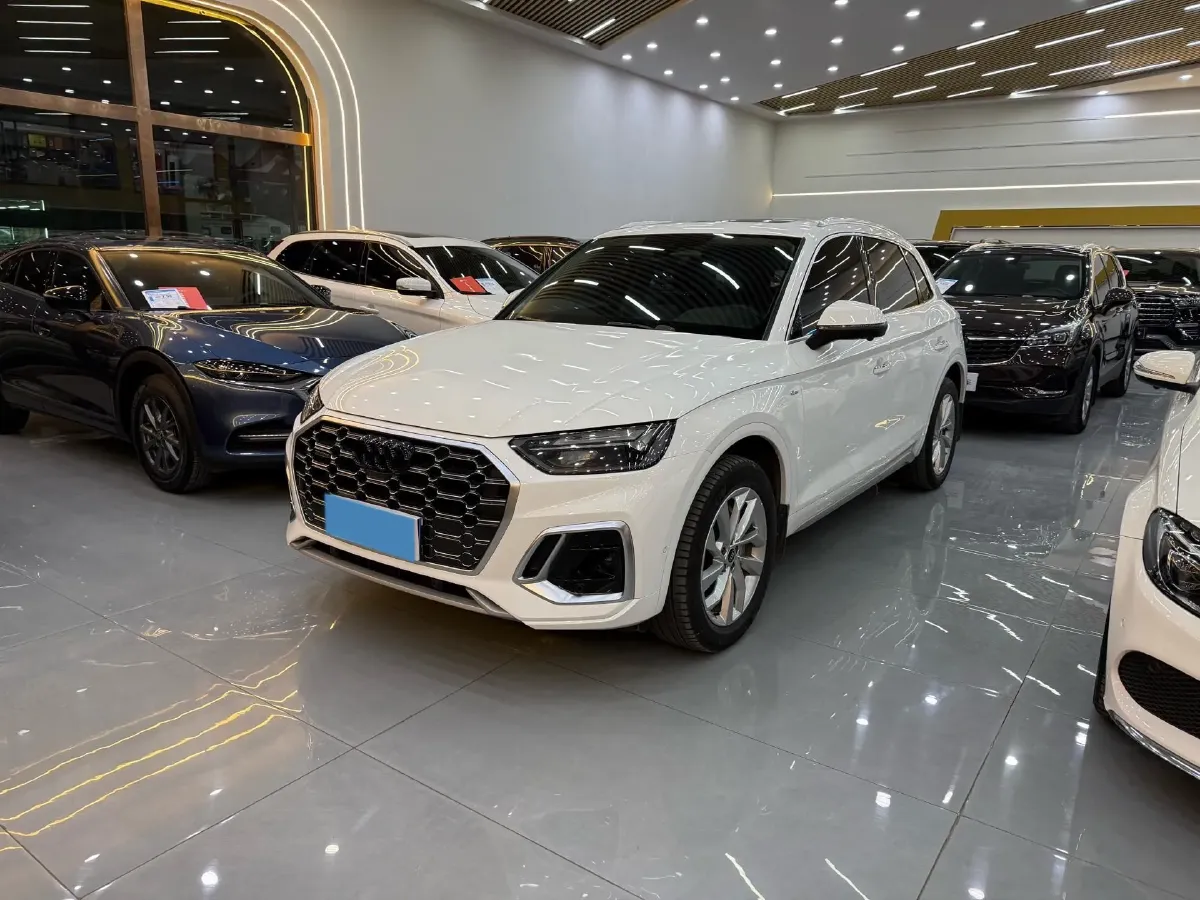 2022 Audi Q5L 2.0T 190HP L4 7DCT,autocango,china used car exporter,china ev exporter,chinese used car exporter,chinese used ev exporter