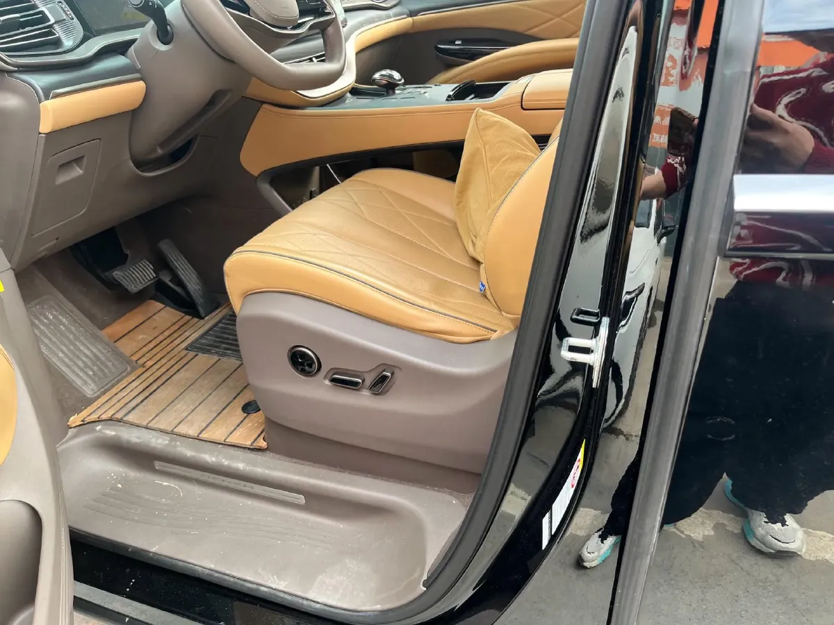 2022 Mercedes-Benz GLC Class 2.0T 197HP L4 9AT,autocango,china used car exporter,china ev exporter,chinese used car exporter,chinese used ev exporter