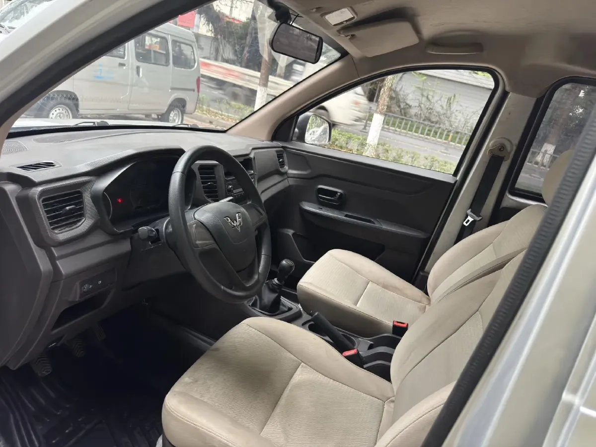 2019 WuLing HongGuang V 1.5L 99HP L4 6MT,autocango,china used car exporter,china ev exporter,chinese used car exporter,chinese used ev exporter