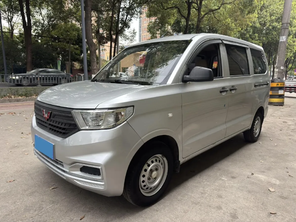 2019 WuLing HongGuang V 1.5L 99HP L4 6MT,autocango,china used car exporter,china ev exporter,chinese used car exporter,chinese used ev exporter