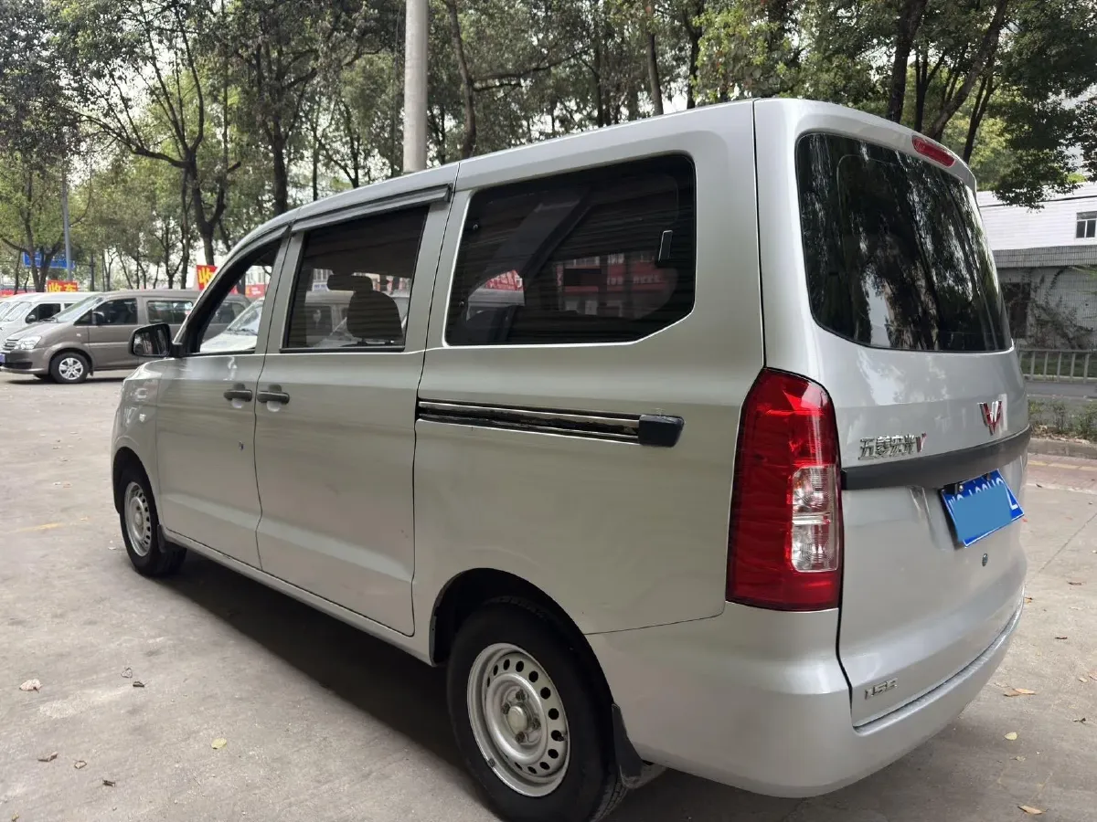 2019 WuLing HongGuang V 1.5L 99HP L4 6MT,autocango,china used car exporter,china ev exporter,chinese used car exporter,chinese used ev exporter