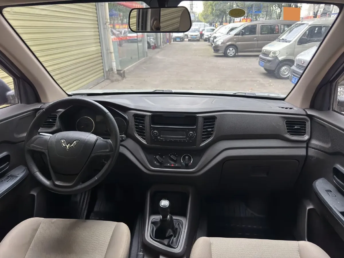 2019 WuLing HongGuang V 1.5L 99HP L4 6MT,autocango,china used car exporter,china ev exporter,chinese used car exporter,chinese used ev exporter
