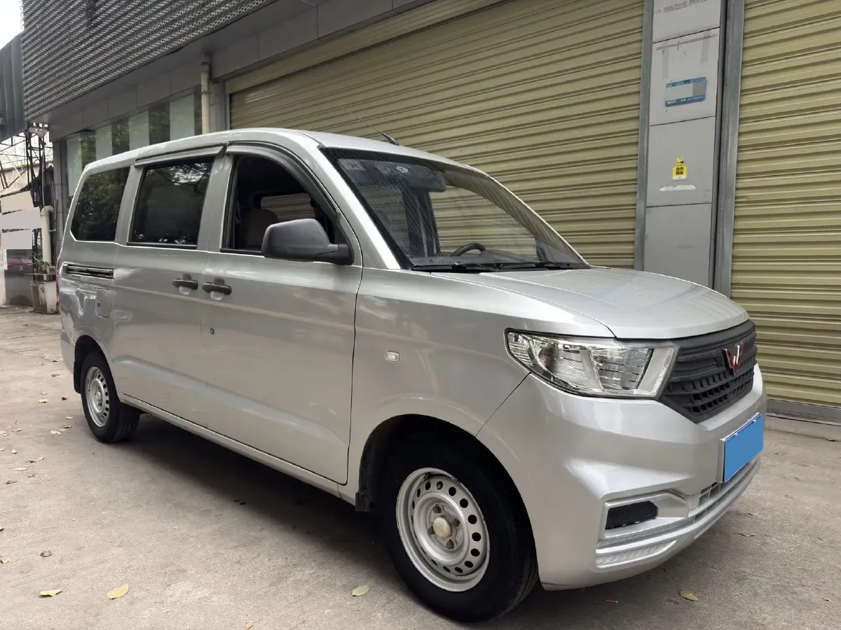2019 WuLing HongGuang V 1.5L 99HP L4 6MT,autocango,china used car exporter,china ev exporter,chinese used car exporter,chinese used ev exporter