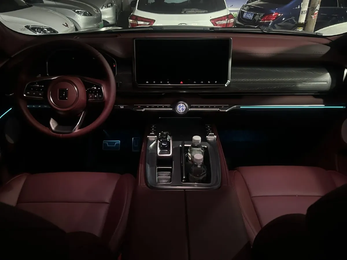 2024 Tank 700 3.0T 360HP V6 9AT PHEV 37.1KWH,autocango,china used car exporter,china ev exporter,chinese used car exporter,chinese used ev exporter