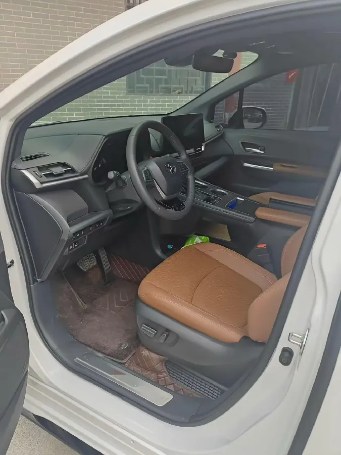2026 Toyota Sienna 2.5L 189HP L4 E-CVT Hybrid,autocango,china used car exporter,china ev exporter,chinese used car exporter,chinese used ev exporter