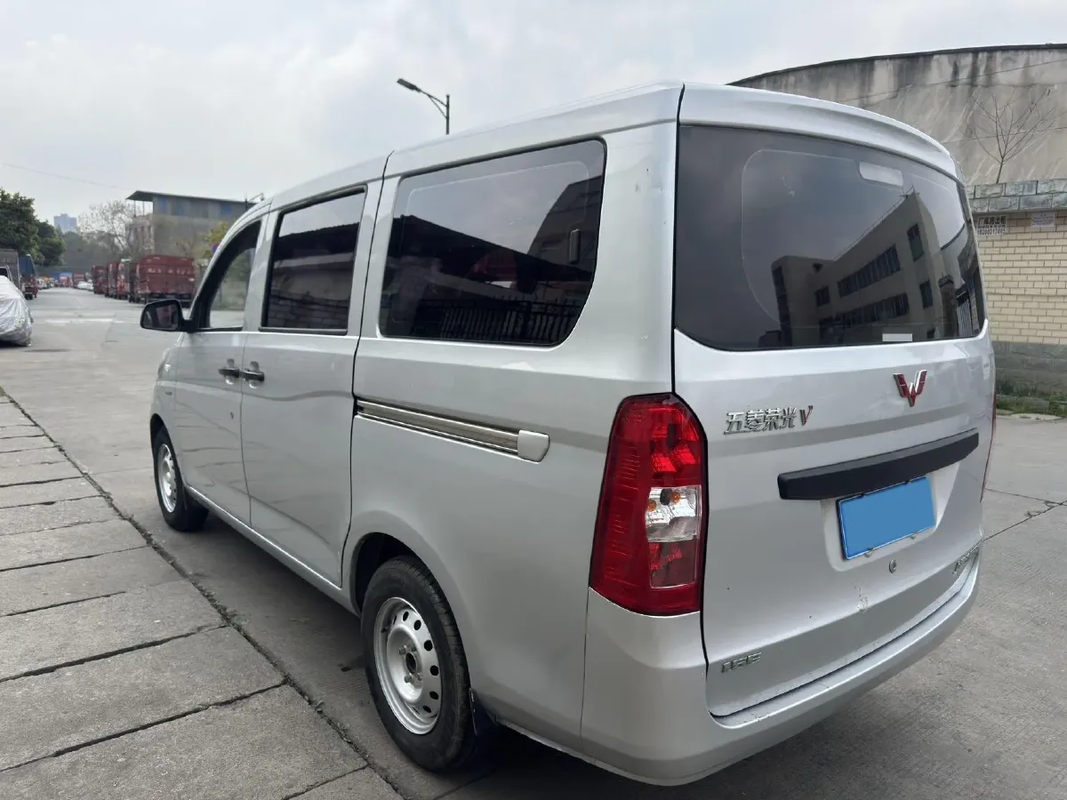 2018 WuLing RongGuang V 1.5L 112HP L4 5MT,autocango,china used car exporter,china ev exporter,chinese used car exporter,chinese used ev exporter
