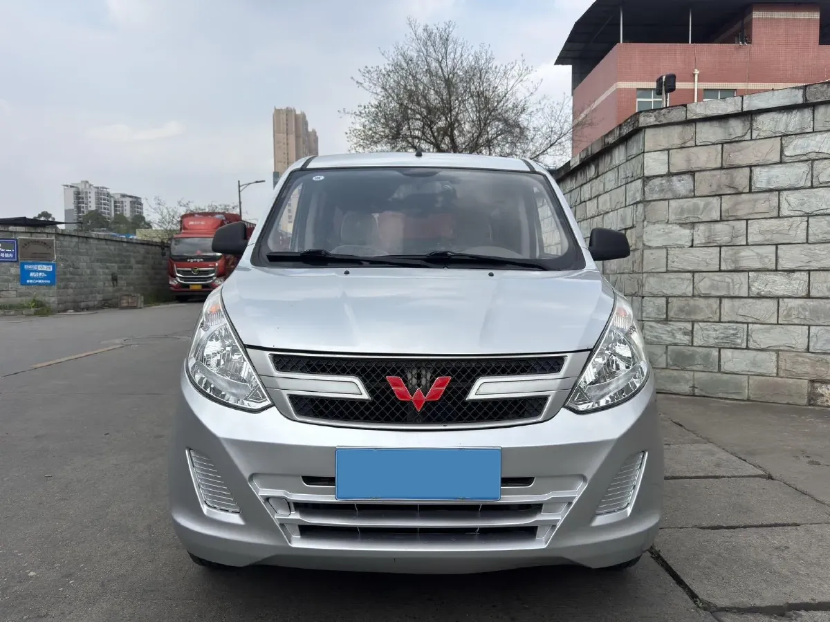 2018 WuLing RongGuang V 1.5L 112HP L4 5MT,autocango,china used car exporter,china ev exporter,chinese used car exporter,chinese used ev exporter