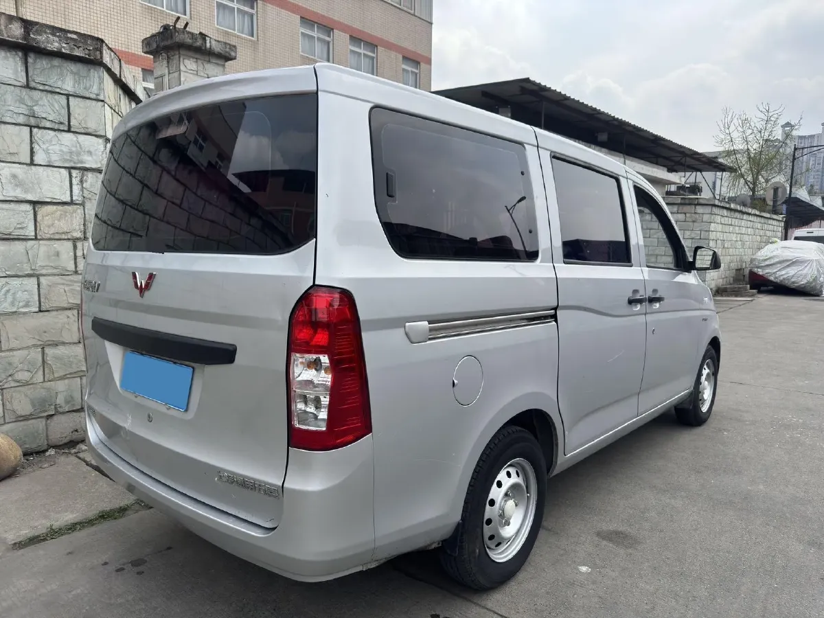 2018 WuLing RongGuang V 1.5L 112HP L4 5MT,autocango,china used car exporter,china ev exporter,chinese used car exporter,chinese used ev exporter