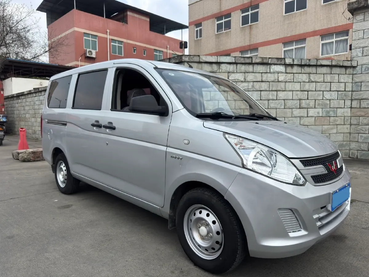 2018 WuLing RongGuang V 1.5L 112HP L4 5MT,autocango,china used car exporter,china ev exporter,chinese used car exporter,chinese used ev exporter