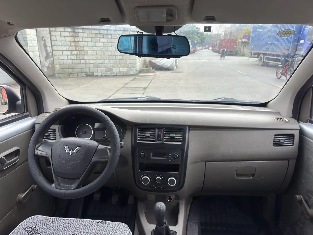 2018 WuLing RongGuang V 1.5L 112HP L4 5MT,autocango,china used car exporter,china ev exporter,chinese used car exporter,chinese used ev exporter