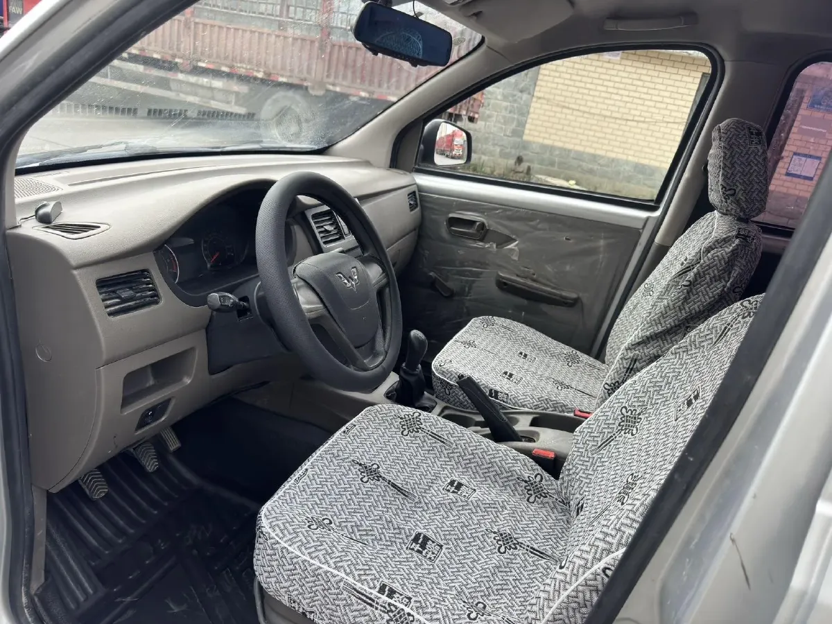 2018 WuLing RongGuang V 1.5L 112HP L4 5MT,autocango,china used car exporter,china ev exporter,chinese used car exporter,chinese used ev exporter