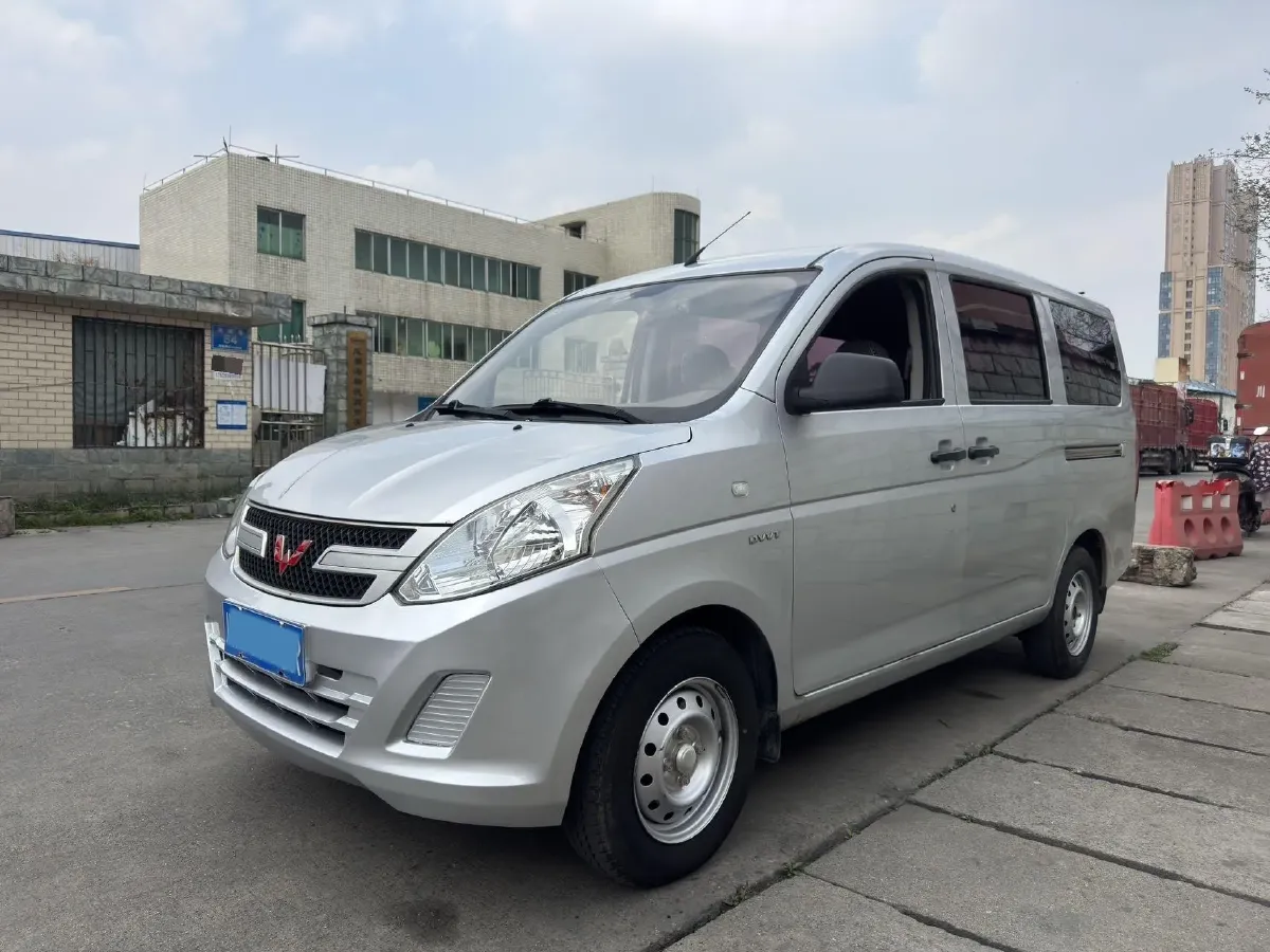 2018 WuLing RongGuang V 1.5L 112HP L4 5MT,autocango,china used car exporter,china ev exporter,chinese used car exporter,chinese used ev exporter