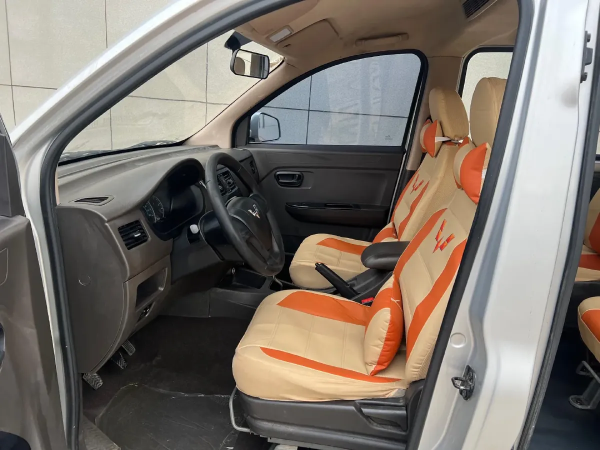 2015 WuLing HongGuang 1.5L 112HP L4 5MT,autocango,china used car exporter,china ev exporter,chinese used car exporter,chinese used ev exporter