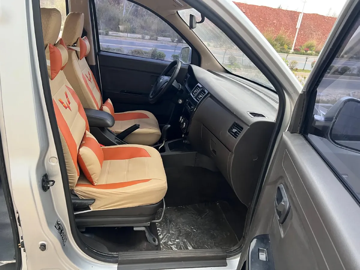 2015 WuLing HongGuang 1.5L 112HP L4 5MT,autocango,china used car exporter,china ev exporter,chinese used car exporter,chinese used ev exporter