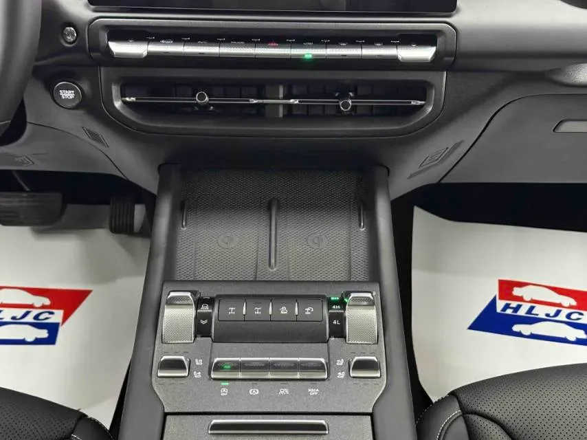 2024 Tank 300 2.0T 227HP L4 8AT,autocango,china used car exporter,china ev exporter,chinese used car exporter,chinese used ev exporter