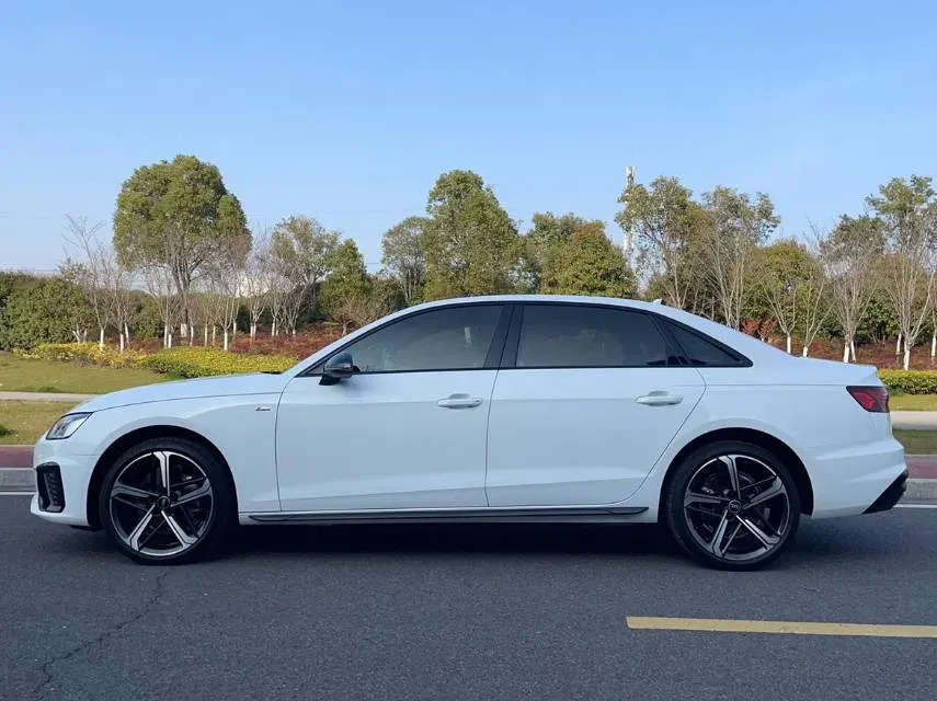 2024 Audi A4L 2.0T 190HP L4 7DCT,autocango,china used car exporter,china ev exporter,chinese used car exporter,chinese used ev exporter