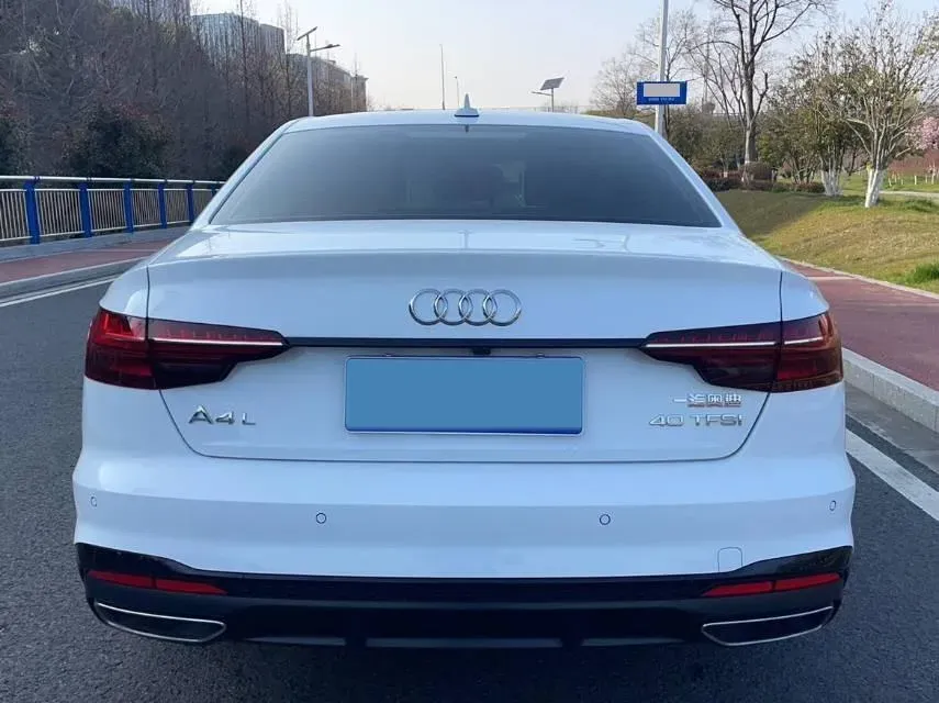 2024 Audi A4L 2.0T 190HP L4 7DCT,autocango,china used car exporter,china ev exporter,chinese used car exporter,chinese used ev exporter