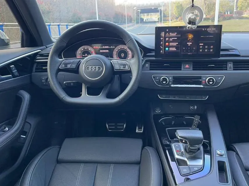 2024 Audi A4L 2.0T 190HP L4 7DCT,autocango,china used car exporter,china ev exporter,chinese used car exporter,chinese used ev exporter