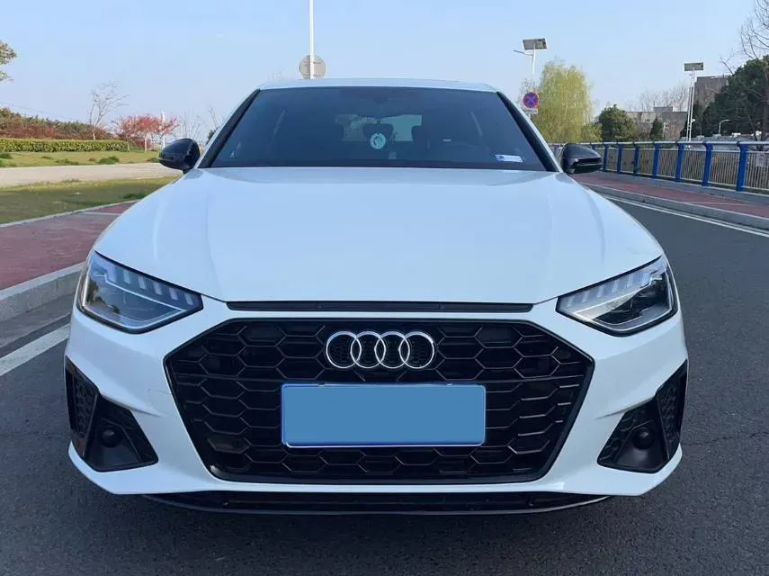 2024 Audi A4L 2.0T 190HP L4 7DCT,autocango,china used car exporter,china ev exporter,chinese used car exporter,chinese used ev exporter