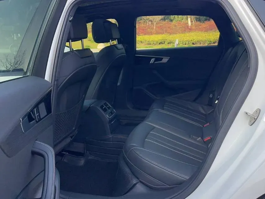 2024 Audi A4L 2.0T 190HP L4 7DCT,autocango,china used car exporter,china ev exporter,chinese used car exporter,chinese used ev exporter