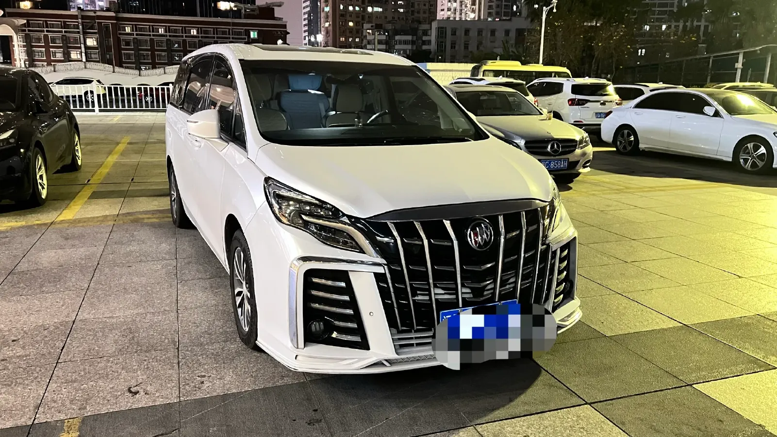 2022 Buick GL8 2.0T 237HP L4 9AT,autocango,china used car exporter,china ev exporter,chinese used car exporter,chinese used ev exporter