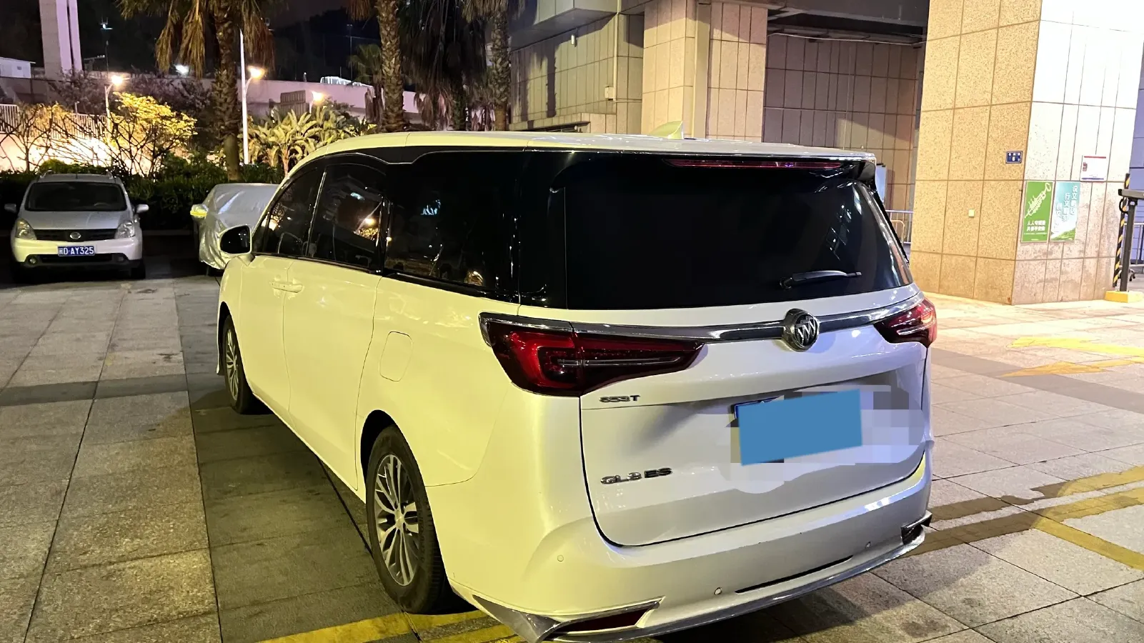 2022 Buick GL8 2.0T 237HP L4 9AT,autocango,china used car exporter,china ev exporter,chinese used car exporter,chinese used ev exporter