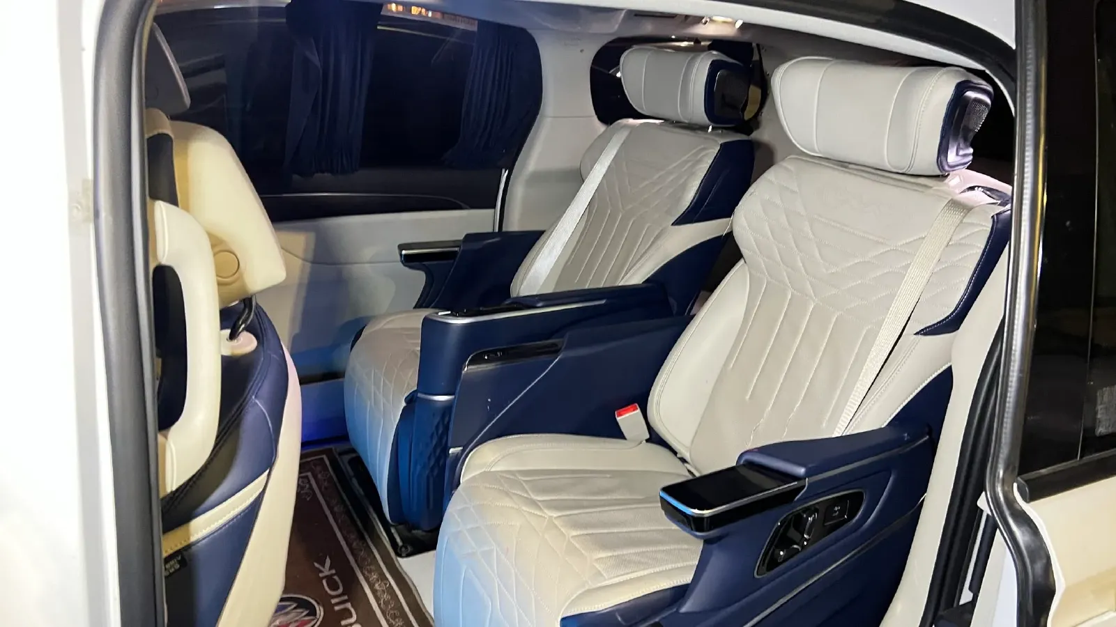 2022 Buick GL8 2.0T 237HP L4 9AT,autocango,china used car exporter,china ev exporter,chinese used car exporter,chinese used ev exporter