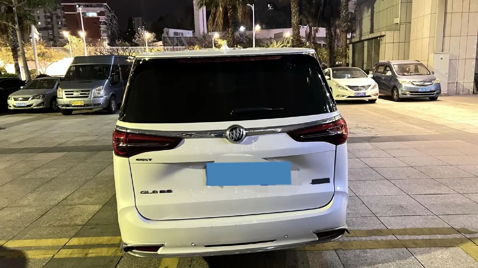 2022 Buick GL8 2.0T 237HP L4 9AT,autocango,china used car exporter,china ev exporter,chinese used car exporter,chinese used ev exporter