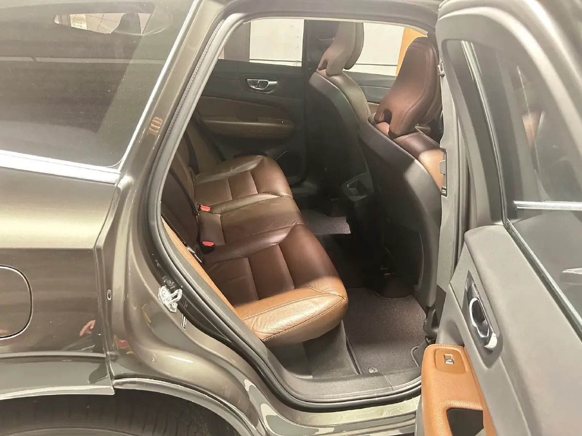 2020 Volvo XC60 2.0T 254HP L4 8AT,autocango,china used car exporter,china ev exporter,chinese used car exporter,chinese used ev exporter