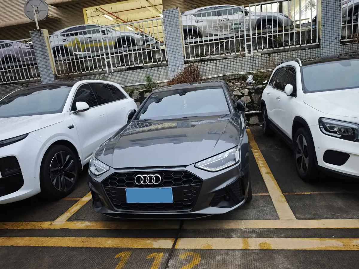 2024 Audi A4L 2.0T 190HP L4 7DCT,autocango,china used car exporter,china ev exporter,chinese used car exporter,chinese used ev exporter