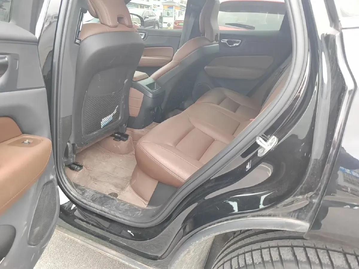 2024 Volvo XC60 2.0T 250HP L4 8AT,autocango,china used car exporter,china ev exporter,chinese used car exporter,chinese used ev exporter