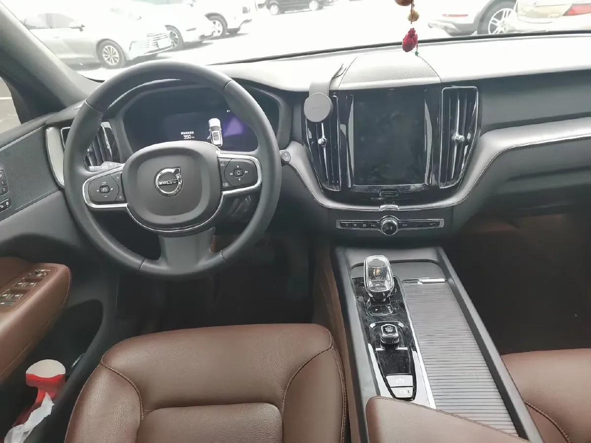 2024 Volvo XC60 2.0T 250HP L4 8AT,autocango,china used car exporter,china ev exporter,chinese used car exporter,chinese used ev exporter