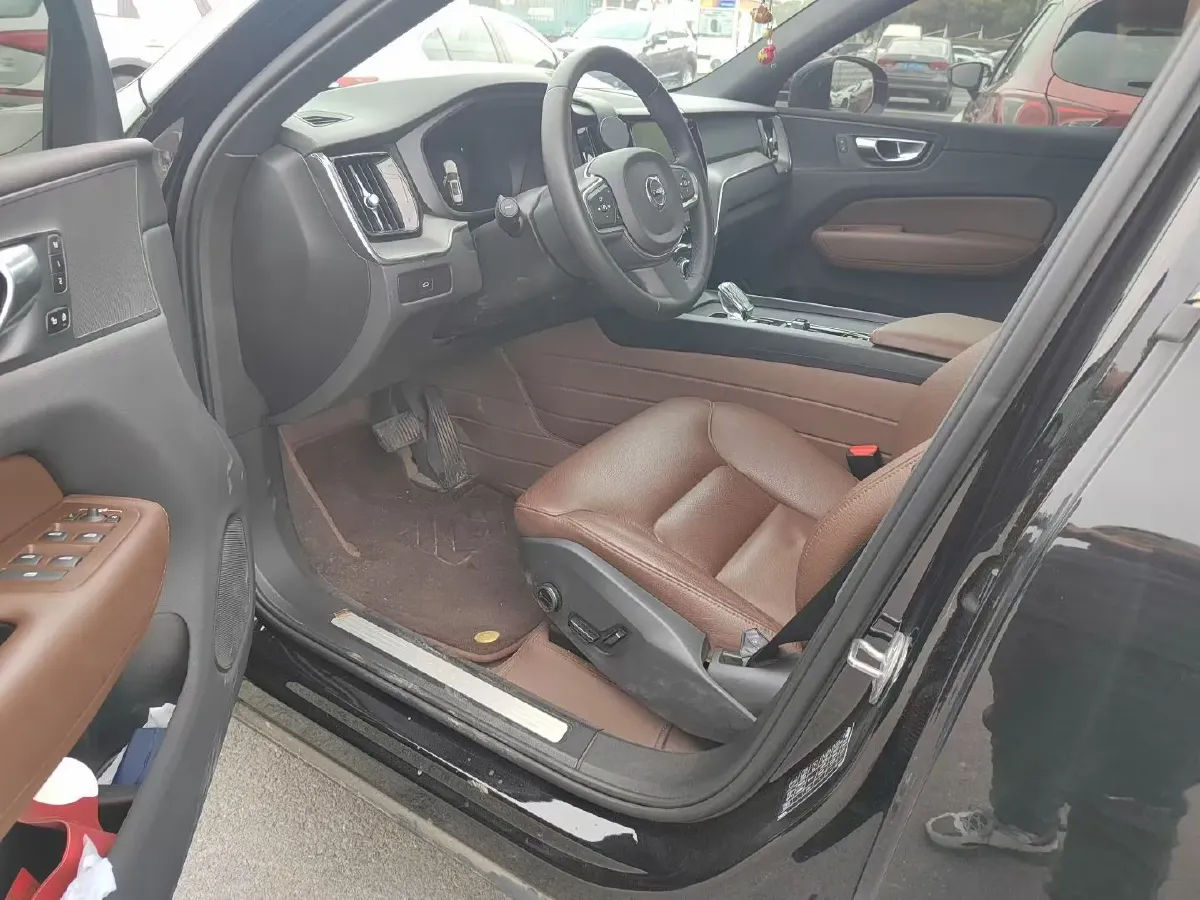 2024 Volvo XC60 2.0T 250HP L4 8AT,autocango,china used car exporter,china ev exporter,chinese used car exporter,chinese used ev exporter