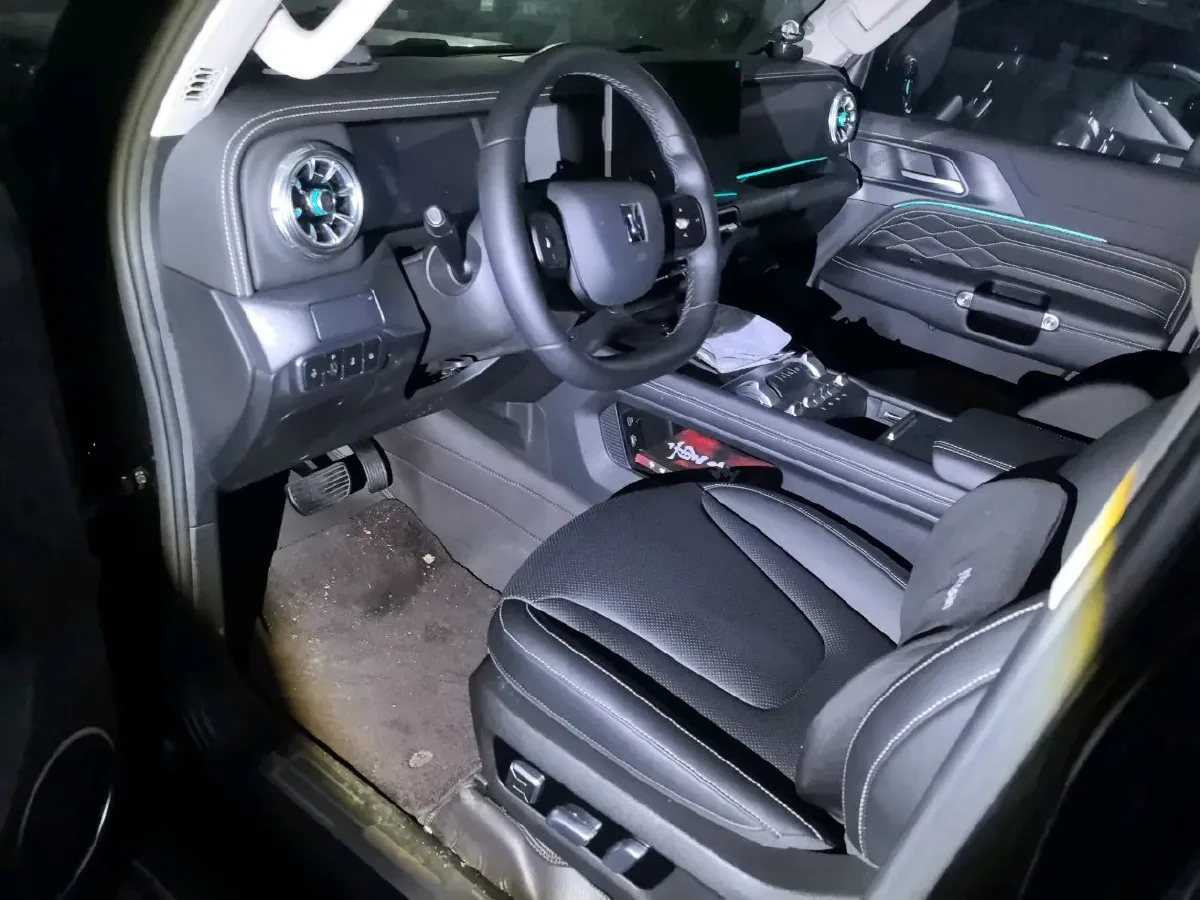 2025 Tank 300 2.0T 227HP L4 9AT,autocango,china used car exporter,china ev exporter,chinese used car exporter,chinese used ev exporter