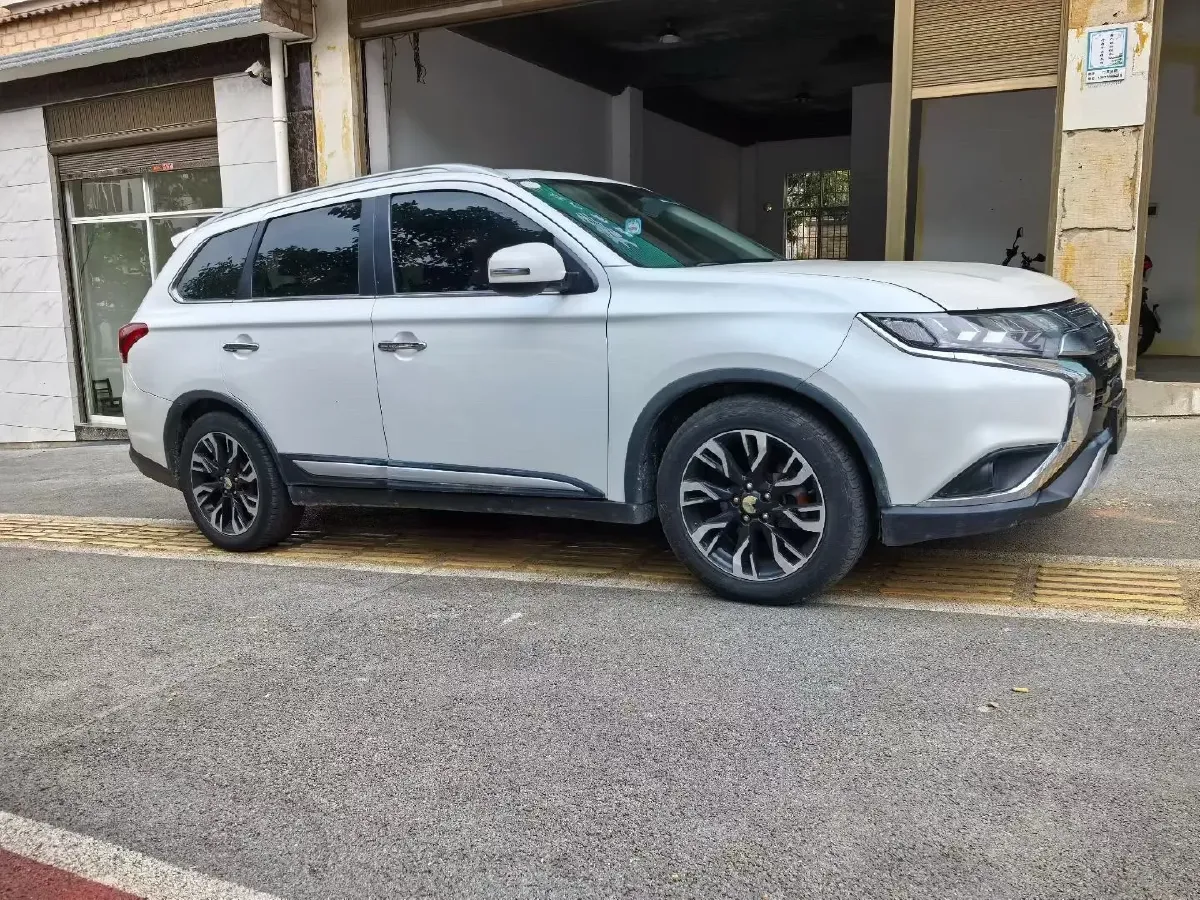 2019 Mitsubishi Outlander 2.4L 192HP L4 CVT,autocango,china used car exporter,china ev exporter,chinese used car exporter,chinese used ev exporter